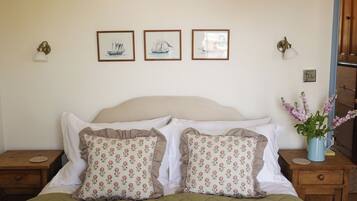 Cottage | 3 bedrooms, WiFi (free), individually decorated, individually furnished