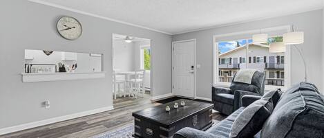 Smart TV, fireplace