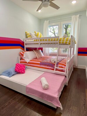 2 Schlafzimmer, Bügeleisen/Bügelbrett, Reisekinderbett, WLAN