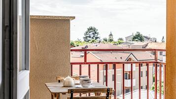 Apartment, Balkon | Speisen im Freien