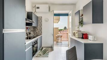 Apartment, Balcony | Private kitchen