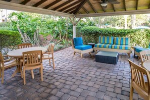 Outdoor dining - 2 Modern 2BR Suite King Bed + Twin Beds Full Kitchen (Kissimmee)