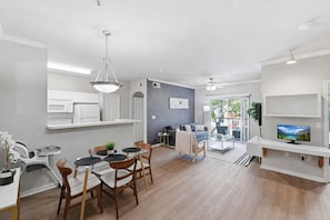 A modern apartment with a dining area, kitchen, living room, and balcony. - Spacious Dallas 2BR Near Downtown & Love Field (Dallas)