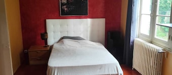 2-room apartment in a large, quiet house with garden and shared spaces