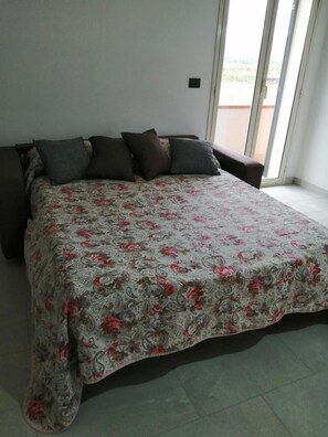 Iron/ironing board, WiFi, bed sheets - Villa Caterina with Mountain View, Wi-Fi and Air Conditioning (Solarino)