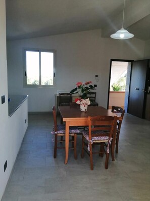 Dining - Villa Caterina with Mountain View, Wi-Fi and Air Conditioning (Solarino)