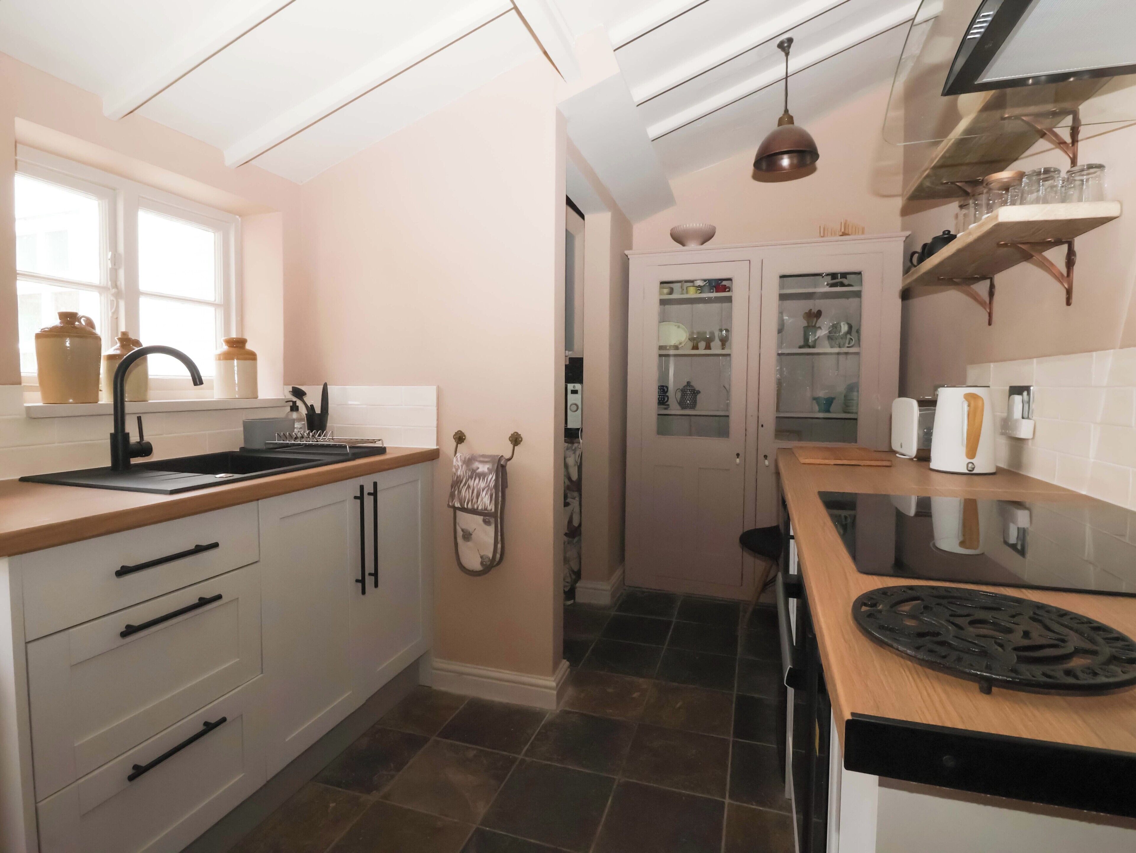 Cottage | Private kitchen | Cookware/dishes/utensils