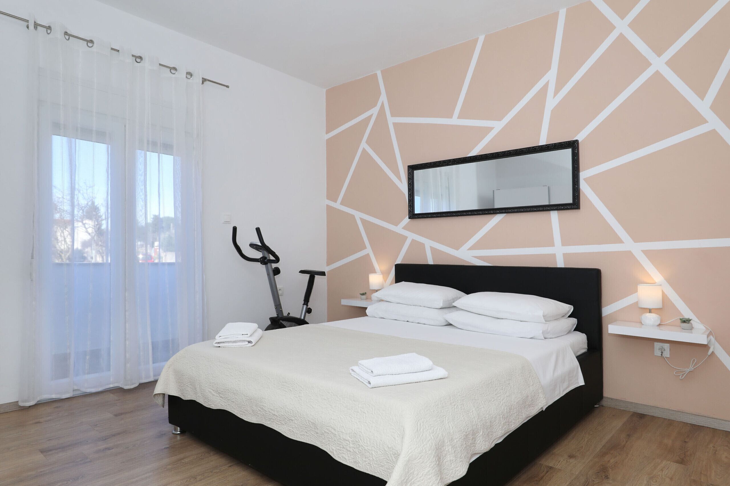 Iron/ironing board, travel cot, free WiFi, bed sheets