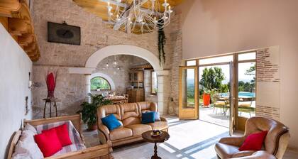 Maison de la Combe charming barn with pool and valley views