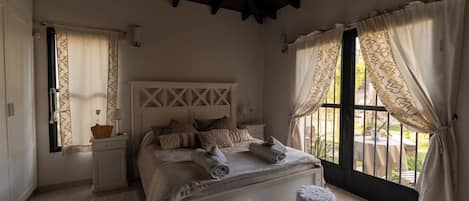 2 bedrooms, iron/ironing board, WiFi (free), bed sheets