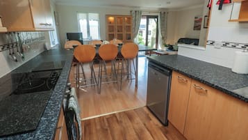 Dishwasher, cookware/dishes/utensils