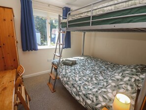 3 bedrooms, WiFi (free), individually decorated, individually furnished - Stargazy (Falmouth)