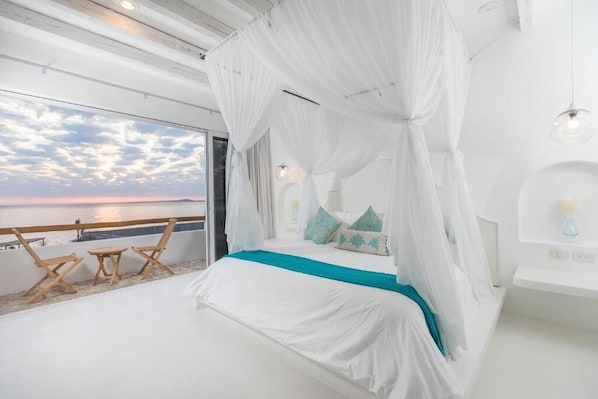 Double Room, Ocean View | Blackout drapes, free WiFi