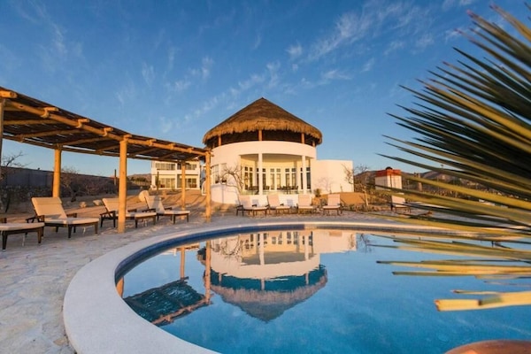 2 outdoor pools