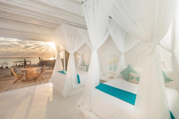 Comfort Cabin, Garden View | Premium bedding, down duvets, blackout curtains, free WiFi