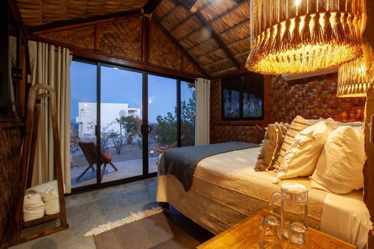 Comfort Cabin, Garden View | Premium bedding, down comforters, blackout drapes, WiFi (free)