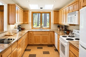 Private kitchen - Black Butte Ranch Glaze Meadow 210 (Black Butte Ranch)
