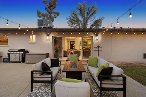 Outdoor dining - Peaceful family getaway ,Hot tub and Heated pool (Mesa)