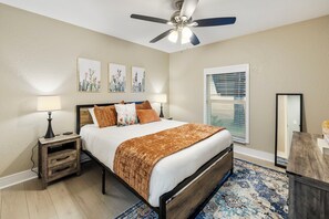 Room - Peaceful family getaway ,Hot tub and Heated pool (Mesa)
