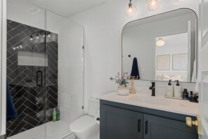 Bathroom - Ann Parkhill House (Overland Park)