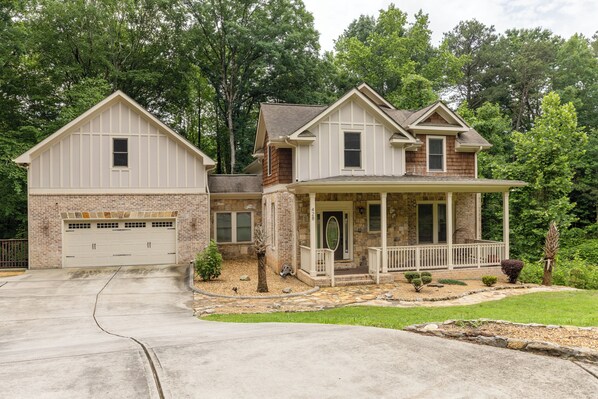 Exterior - Atlanta's premier luxury estate for the 2026 FIFA World Cup! (Atlanta)