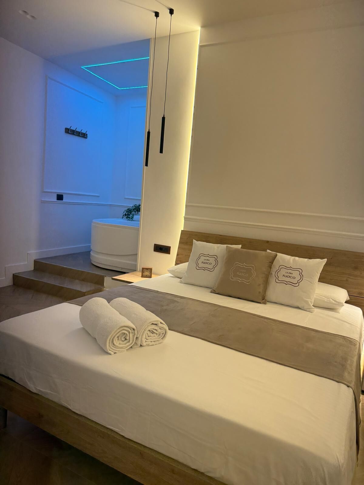 Deluxe Double Room, City View | Peti besi dalam bilik, meja, seterika/papan seterika, Wi-fi percuma 