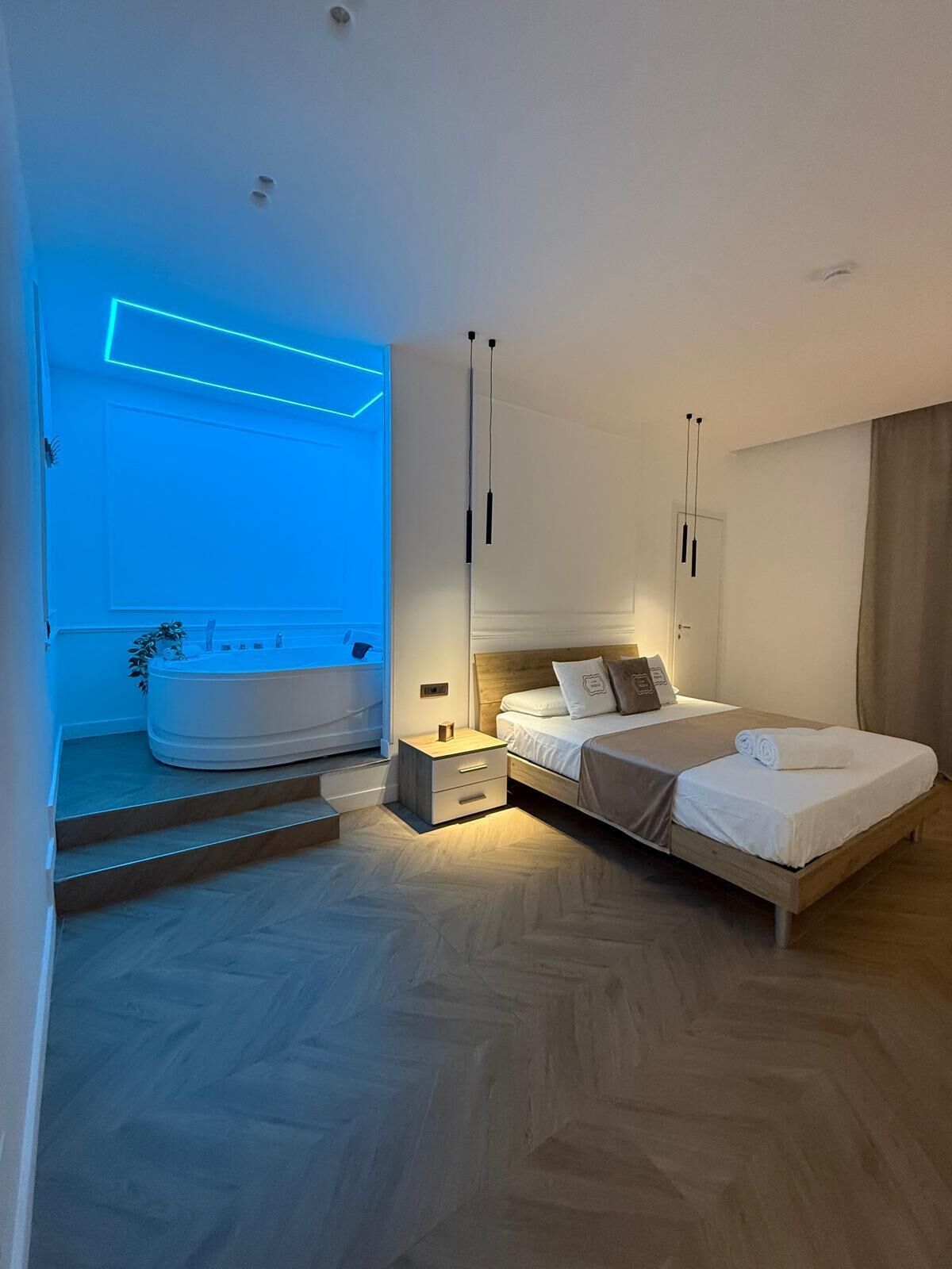 Chambre Double Deluxe, vue ville | Coffres-forts dans les chambres, bureau, fer et planche à repasser