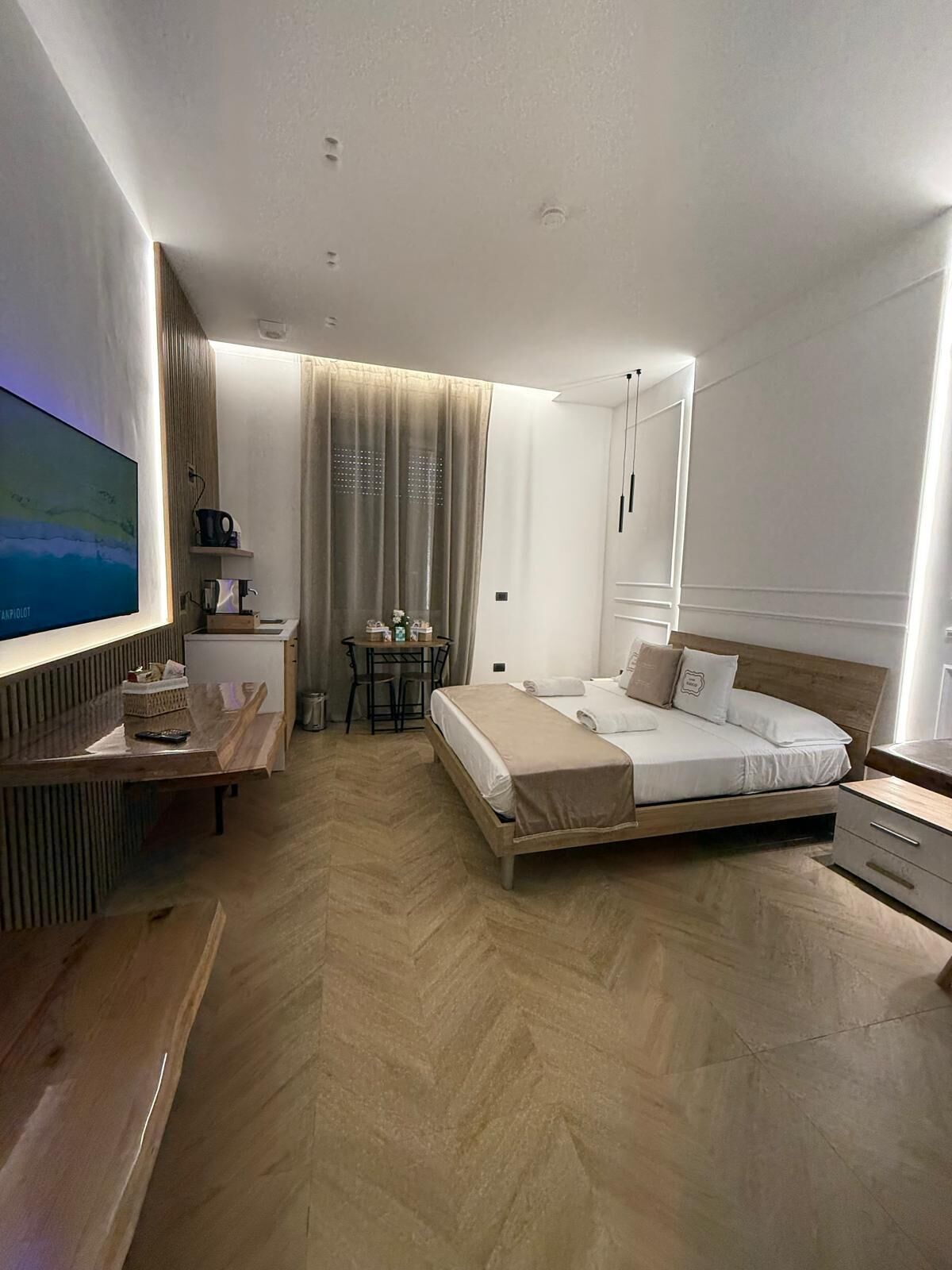 Comfort Double Room | Peti besi dalam bilik, meja, seterika/papan seterika, Wi-fi percuma 