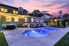 Pool - Heated Pool, Hot Tub, Pickleball & B-Ball / 10 Min to Beach / Sleeps 20 (Wilmington)