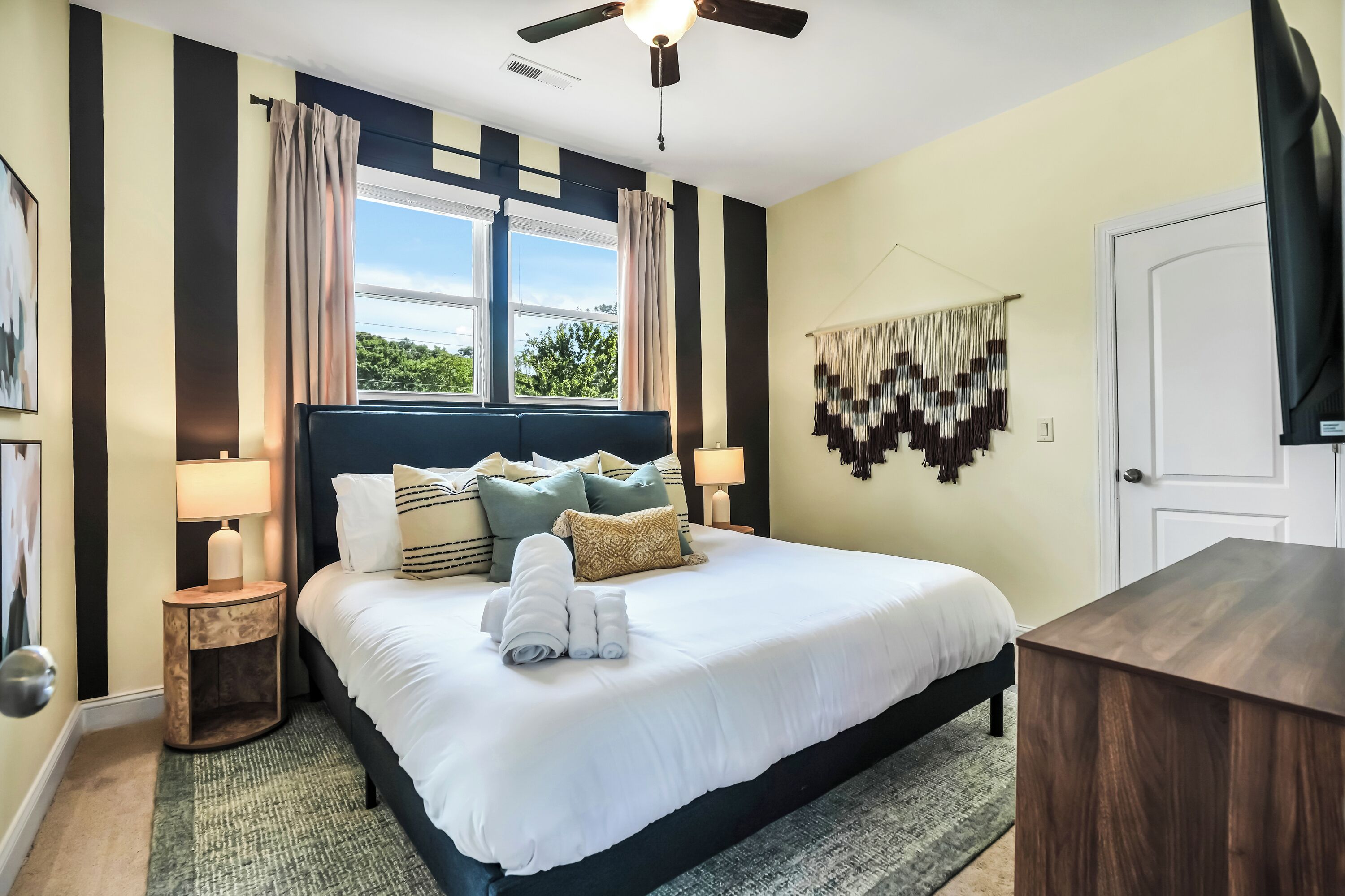 6 Schlafzimmer, Schreibtisch, Bügeleisen/Bügelbrett, Reisekinderbett