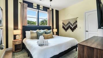 6 Schlafzimmer, Schreibtisch, Bügeleisen/Bügelbrett, Reisekinderbett