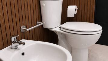 Santa Chiara 2 | Bathroom | Soap, shampoo, toilet paper