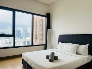 华丽公寓, 阳台, 城市景观 | 办公桌、遮光窗帘、隔音、熨斗/熨衣板