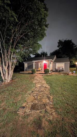 Exterior - Country Living in the city - a home away from home. (Oklahoma City)