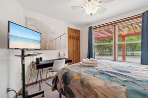 Bureau, fer et planche à repasser, Wi-Fi, draps fournis