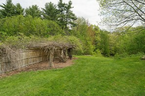Property grounds - Riverfront 2BR | Home King Suite | Patio & Grill (Epping)