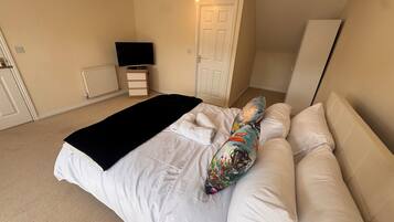 4 bedrooms, WiFi, bed sheets