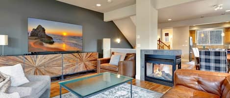 TV, fireplace