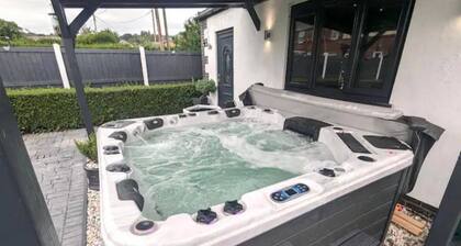 Gym - Hot tub - Sauna - Pet - Parking - Sleeps 6