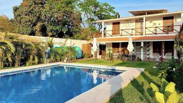 Doppia Luxury, vista piscina | Sala colazione | Colazione a pagamento, servita tutte le mattine