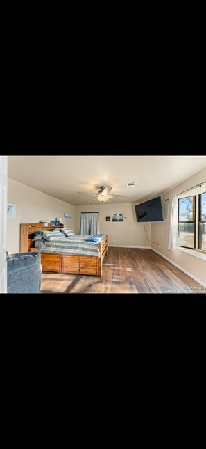 Room - 10-Acre Retreat Near Medina River & Bandera the Cowboy  Capital of the world (Pipe creek)
