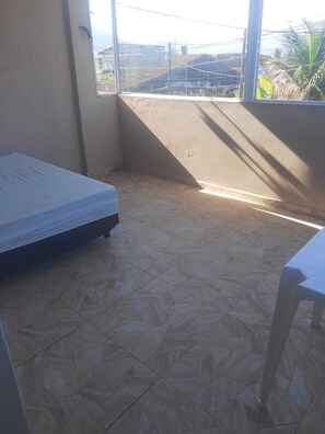 2 bedrooms, WiFi, wheelchair access - Cozy house with pool on Mongaguá beach. (Mongaguá)