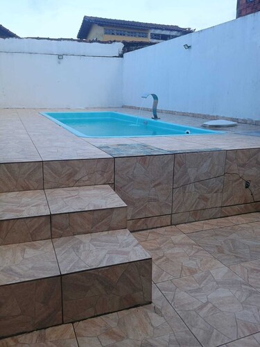 Cozy house with pool on Mongaguá beach.