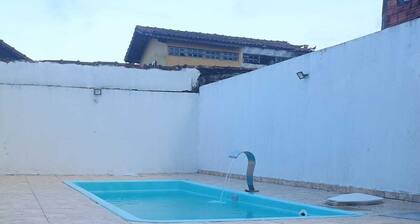 Cozy house with pool on Mongaguá beach.