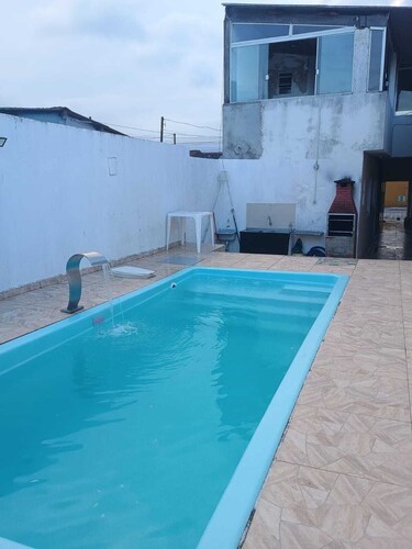 Cozy house with pool on Mongaguá beach.