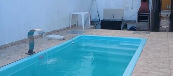 Cozy house with pool on Mongaguá beach.
