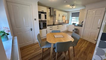 Cottage | Dining