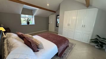 Cottage | 2 bedrooms, free WiFi, individually decorated, individually furnished