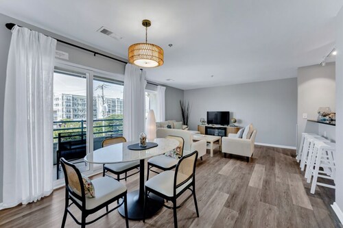 Virginia Beach Condo With Balcony & Pool