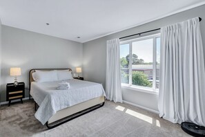 Room - Virginia Beach Oceanfront Retreat with Balcony (Virginia Beach)